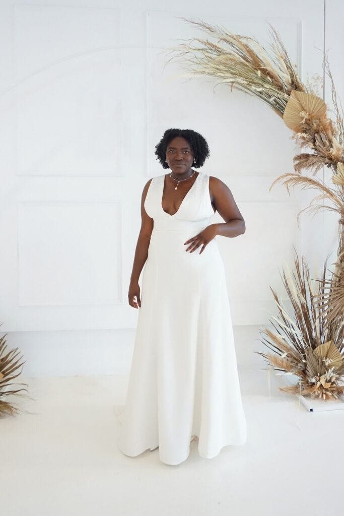 Floral jacquard crepe wedding dress with V-neck and detachable bow train.
