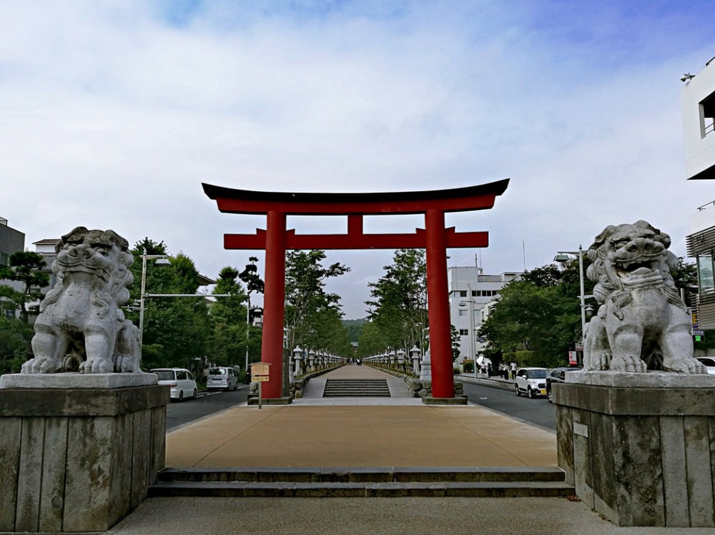 Kamakura shrine gate near the beach.