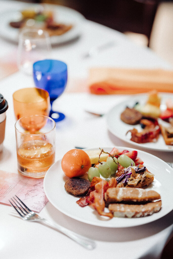 The daytime wedding called for a brunch wedding reception.