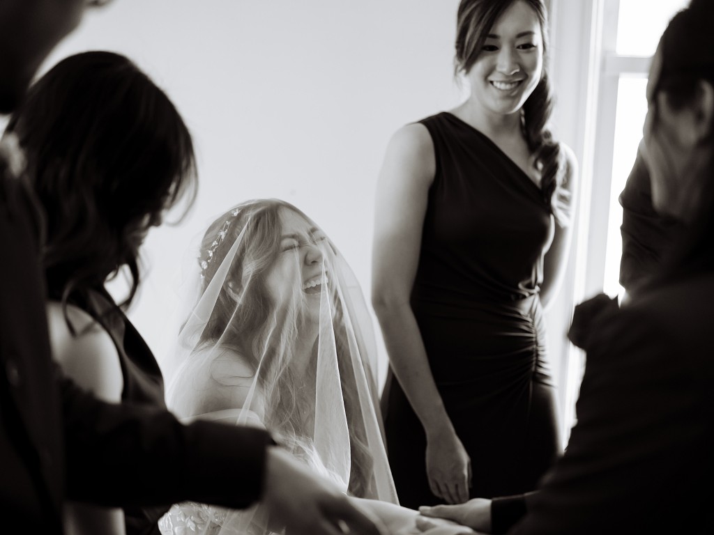 Pre-ceremony Chuangmen – Chinese wedding door game.